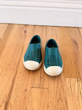 Kids Native turquoise shoes